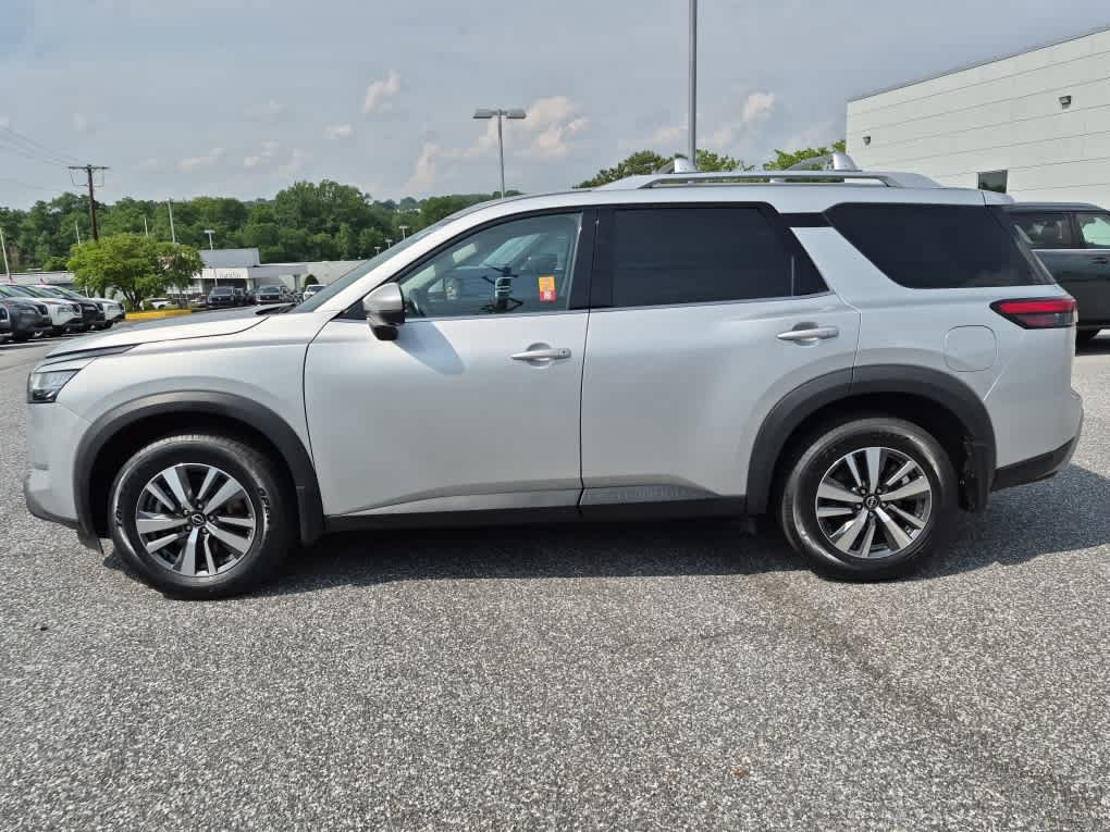 Used 2024 Nissan Pathfinder SL AWD/4WD image 5