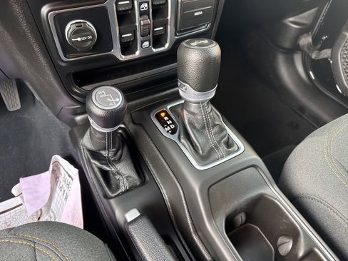 Used 2024 Jeep Wrangler Sport S image 7