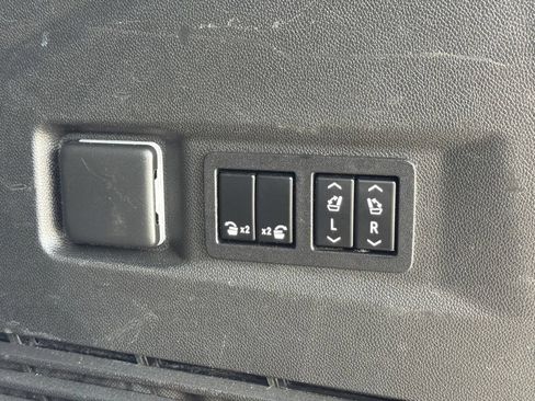 Used 2022 GMC Yukon Denali AWD/4WD image 12