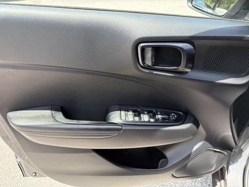 Used 2023 Hyundai Venue Limited w/ Cargo Package FWD image 7