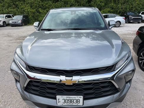 Used 2025 Chevrolet Blazer LT FWD image 2