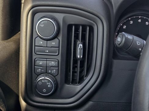 Used 2025 Chevrolet Silverado 2500 Custom w/ Custom Value Package image 17