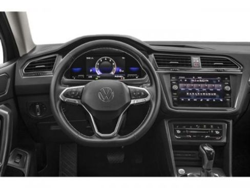 Used 2024 Volkswagen Tiguan SE w/ MDO Package, Two-Row AWD/4WD image 10