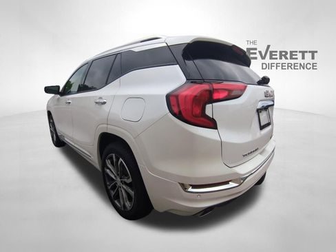Used 2020 GMC Terrain Denali w/ Denali Premium Package FWD image 5