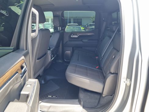Used 2024 Chevrolet Silverado 1500 High Country w/ Technology Package AWD/4WD image 9