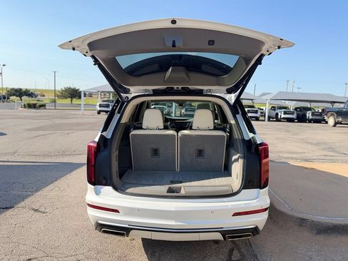 Used 2023 Cadillac XT6 Premium Luxury w/ Technology Package FWD image 6