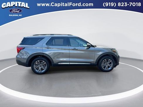 Certified 2025 Ford Explorer Active w/ Active Comfort Package AWD/4WD image 9