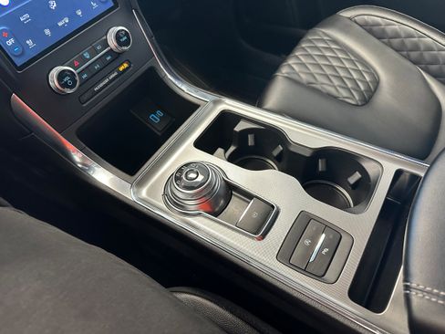 Used 2024 Ford Edge Titanium w/ Class II Trailer Tow Package image 18