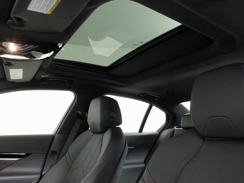 Used 2024 BMW 530i image 36