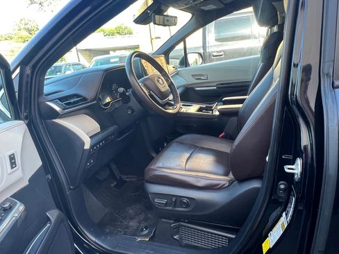 Used 2022 Toyota Sienna Platinum AWD/4WD image 27