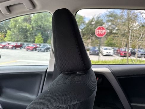 Used 2017 Toyota RAV4 LE FWD image 16