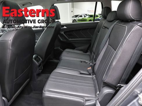 Used 2022 Volkswagen Tiguan SE w/ Panoramic Sunroof Package image 21
