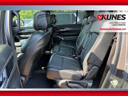 Used 2024 Jeep Wagoneer L Series II w/ Flexible Seating Group AWD/4WD image 13