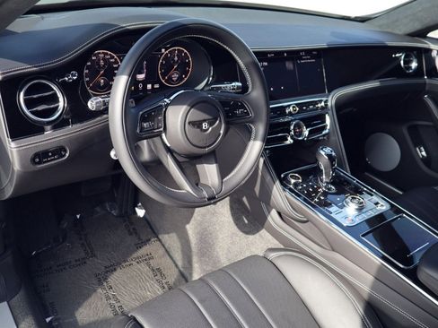 Used 2022 Bentley Flying Spur V8 image 4
