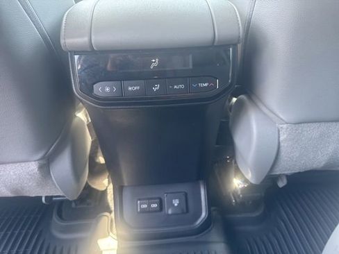 Used 2022 Toyota Highlander Limited AWD/4WD image 22