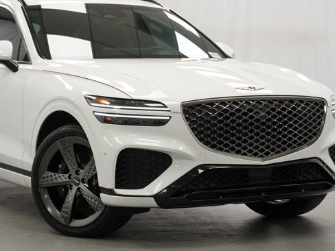 Used 2023 Genesis GV70 2.5T w/ Sport Prestige Package AWD/4WD image 3