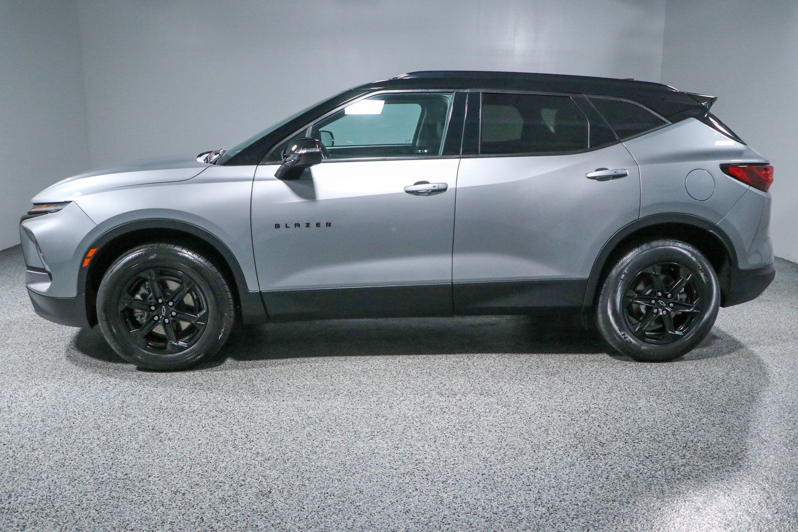 Used 2023 Chevrolet Blazer LT w/ Midnight/Sport Edition FWD image 10