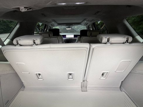 Used 2026 Cadillac Escalade Platinum Sport w/ LPO, ONYX Package AWD/4WD image 18
