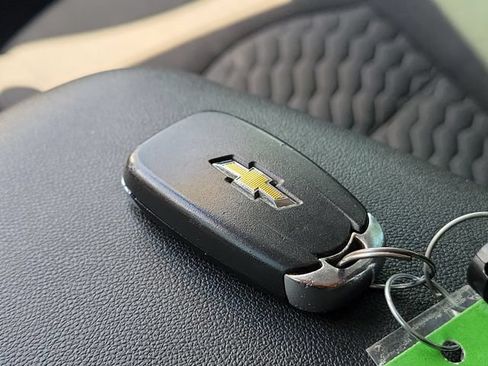 Used 2021 Chevrolet Equinox LT FWD image 32