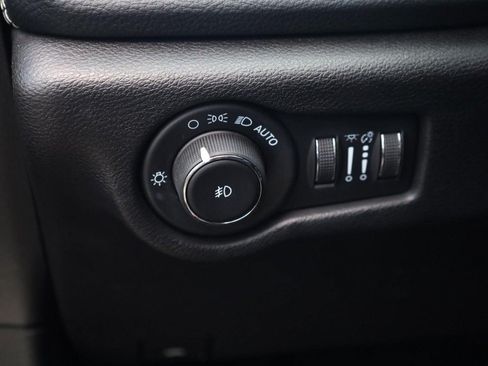 Used 2021 Chrysler Pacifica Touring-L w/ Premium & Safety Sphere Group FWD image 12