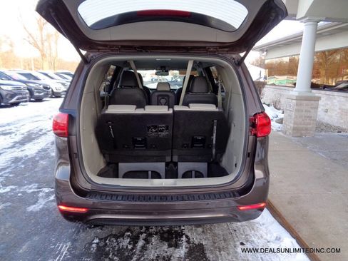 Used 2017 Kia Sedona EX image 23