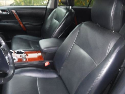 Used 2013 Toyota Highlander Limited image 24