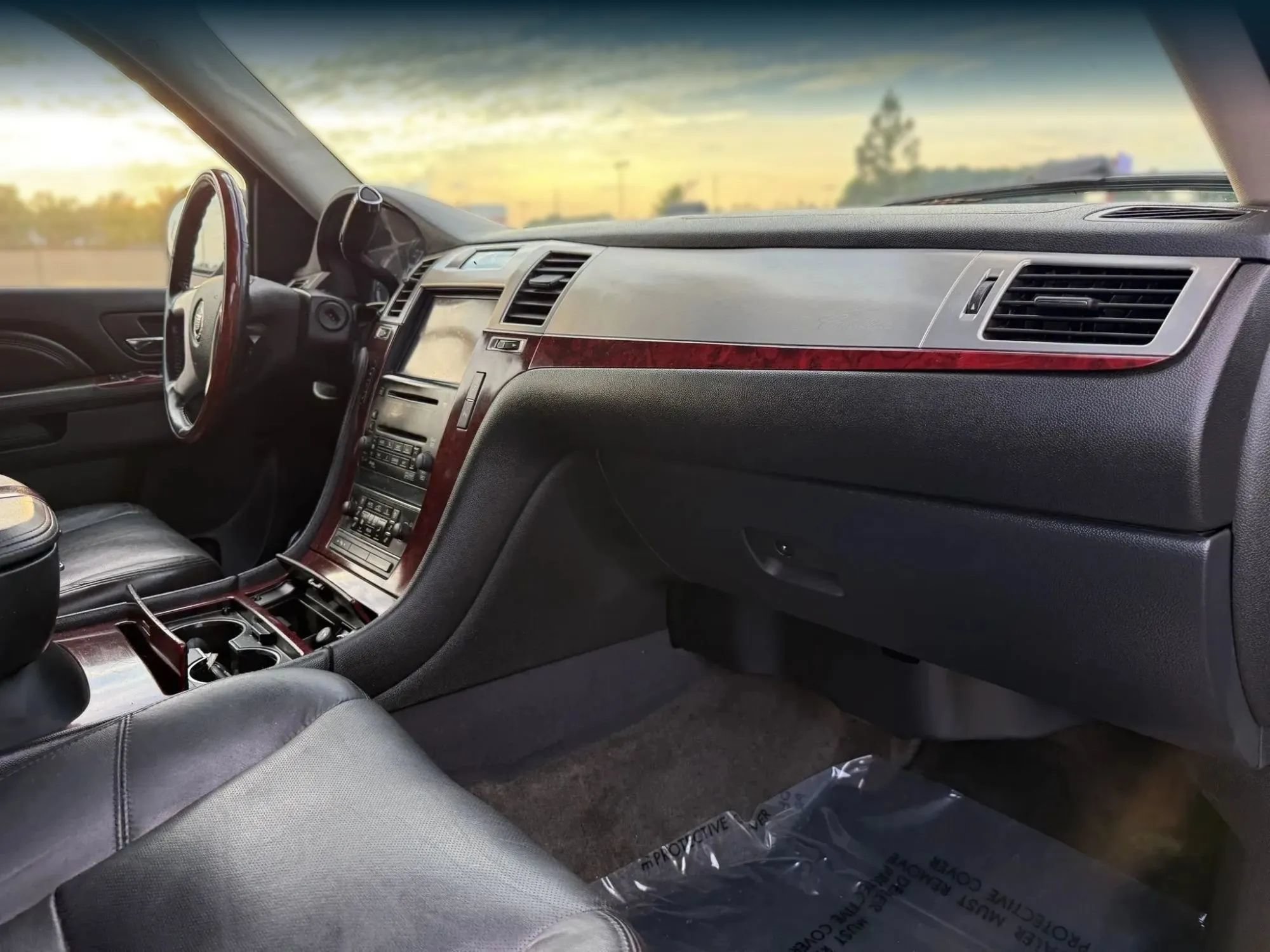 Used 2010 Cadillac Escalade AWD image 19