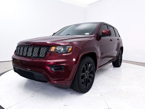 Used 2018 Jeep Grand Cherokee Altitude image 13