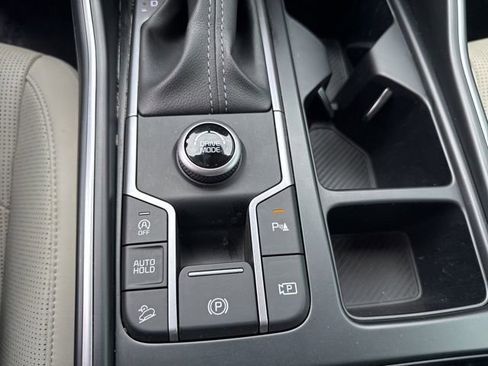 Certified 2025 Kia Sorento S image 33