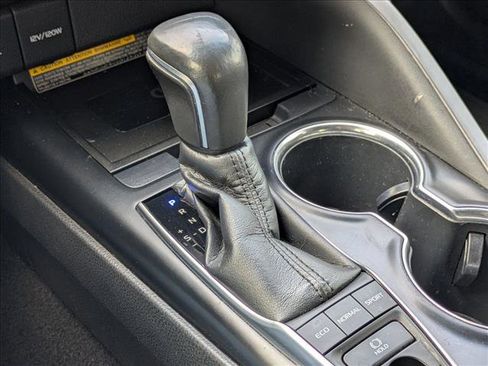 Used 2018 Toyota Camry XSE image 12