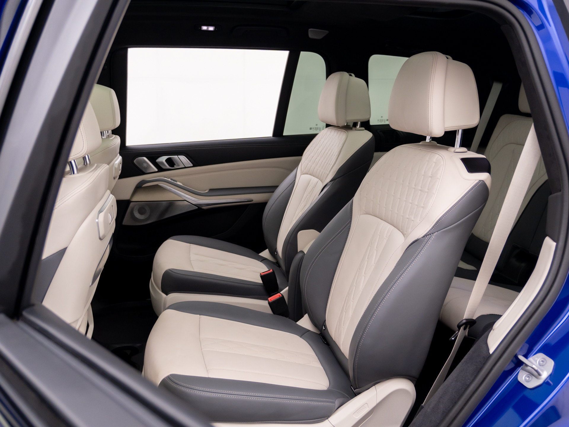 Certified 2025 BMW X7 M60i AWD/4WD image 18