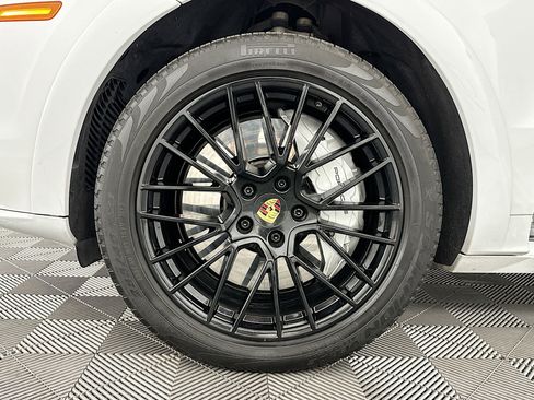 Used 2021 Porsche Cayenne Turbo image 35