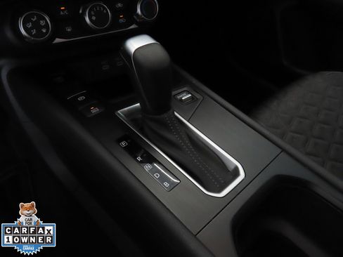 Used 2025 Nissan Kicks SV image 17