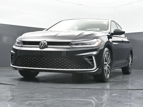 Used 2026 Volkswagen Jetta SE FWD image 35