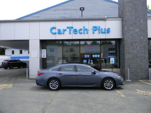 Used 2019 Toyota Avalon XLE w/ Moonroof Package FWD image 5
