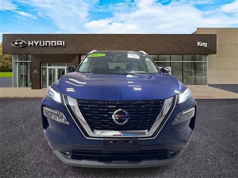 Used 2021 Nissan Rogue SL image 2