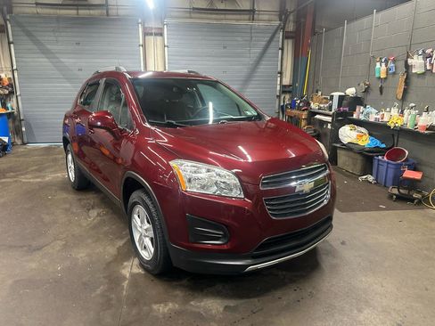 Used 2016 Chevrolet Trax LT w/ LT Sun and Sound Package AWD/4WD image 3