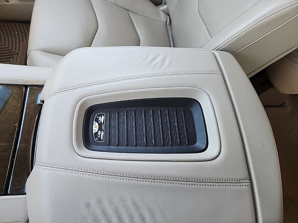 Certified 2018 Cadillac Escalade Premium Luxury AWD/4WD image 29