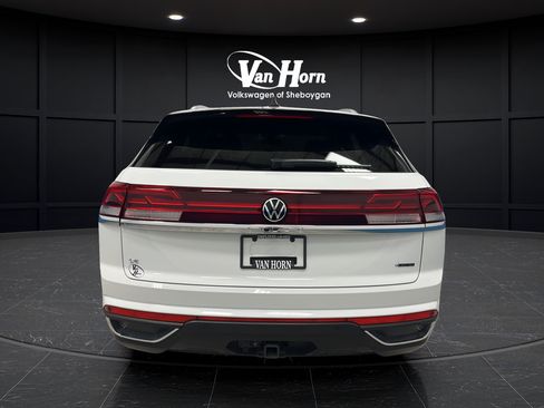 Used 2024 Volkswagen Atlas Cross Sport SE w/ Panoramic Sunroof Package AWD/4WD image 6