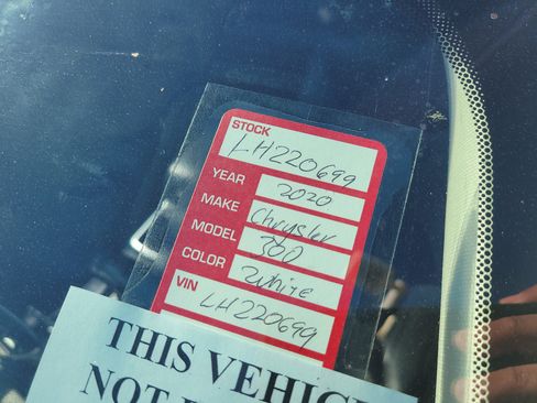 Used 2020 Chrysler 300 Touring L w/ Quick Order Package 2EF image 10