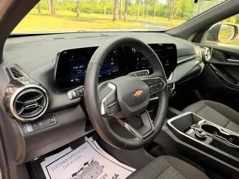 Used 2026 Chevrolet Equinox LT FWD image 13
