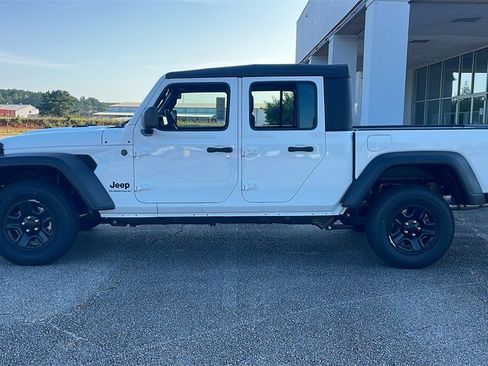 New 2025 Jeep Gladiator Sport image 4