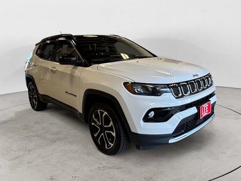 Used 2023 Jeep Compass Limited w/ Sun and Sound Group AWD/4WD image 8