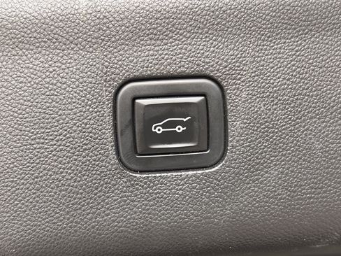 Used 2021 Buick Enclave Essence w/ Sport Touring Edition FWD image 16