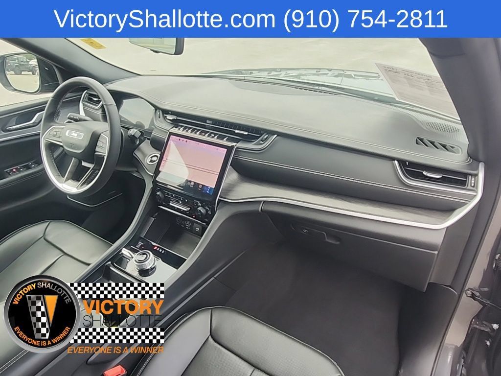 Used 2025 Jeep Grand Cherokee Limited w/ Luxury Tech Group II AWD/4WD image 37