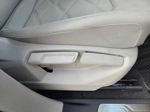 Used 2024 Volkswagen Atlas SE FWD image 16