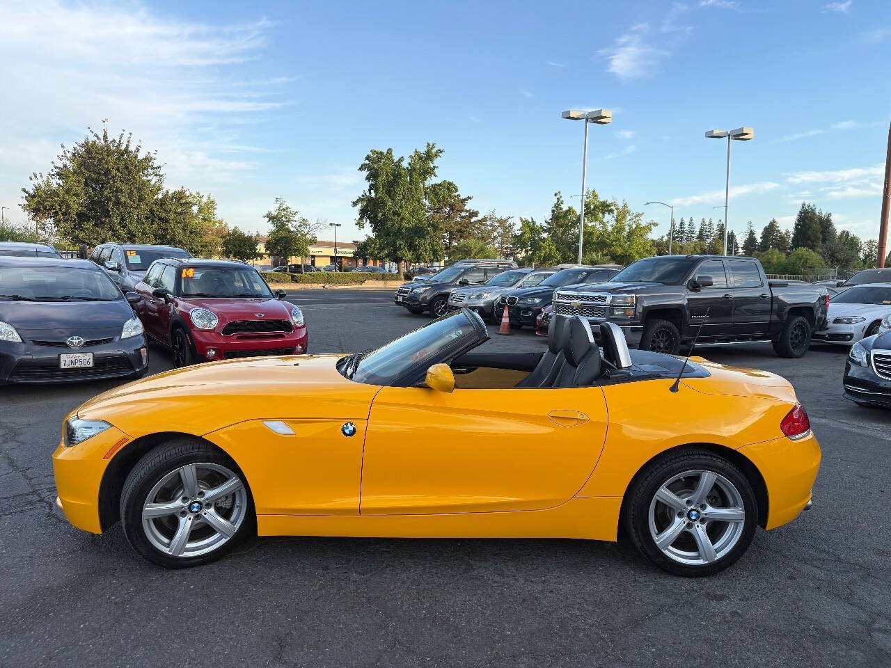 Used 2012 BMW Z4 sDrive28i w/ Exclusive Citrus Yellow Pkg RWD image 4