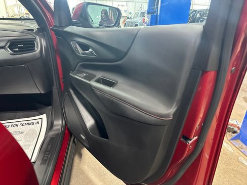 Used 2023 Chevrolet Equinox RS w/ RS Leather Package AWD/4WD image 38