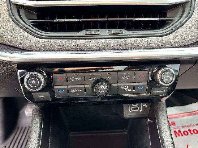 Used 2022 Jeep Compass Latitude w/ Sun and Sound Group FWD image 16