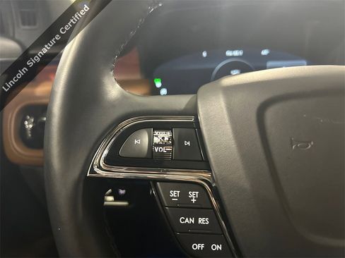 Used 2023 Lincoln Nautilus Reserve image 13
